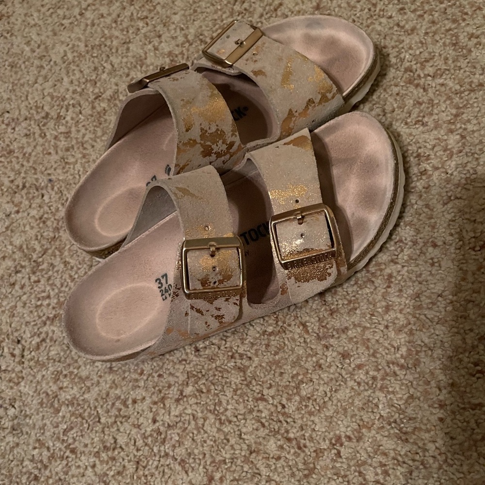 Birkenstocks ⭐️ gold and tan two strap sandals